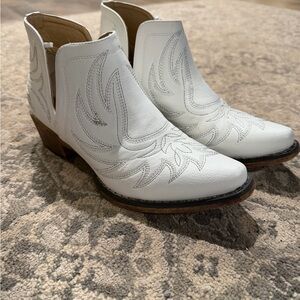 Roper White Embroidered Ankle Booties